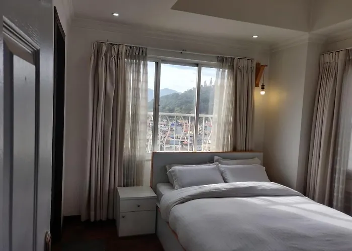 Apartment 7D,Retreat