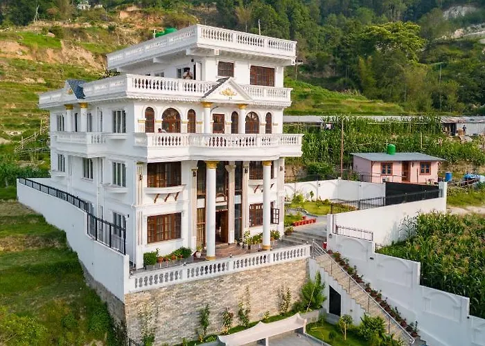 The White House Villa, 8 Bedroom, Swimming Pool & Home Theater