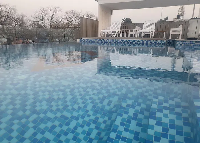 Square Hotel