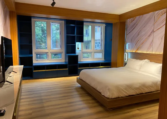 101 North End Luxury Apartment