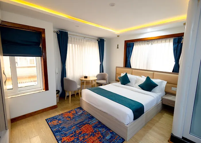 Srk Service Apartment And Hotel