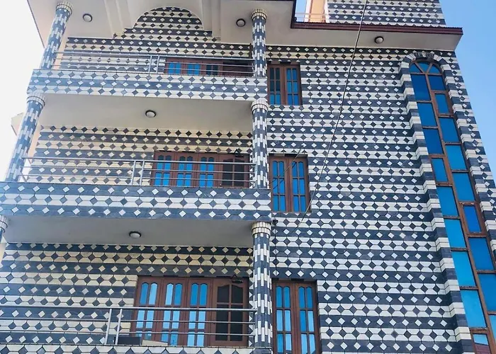 Madame Flexstay Girls Hostel