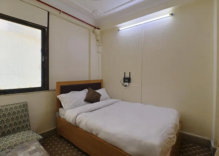 Oyo 828 Hotel White Dreams Palace