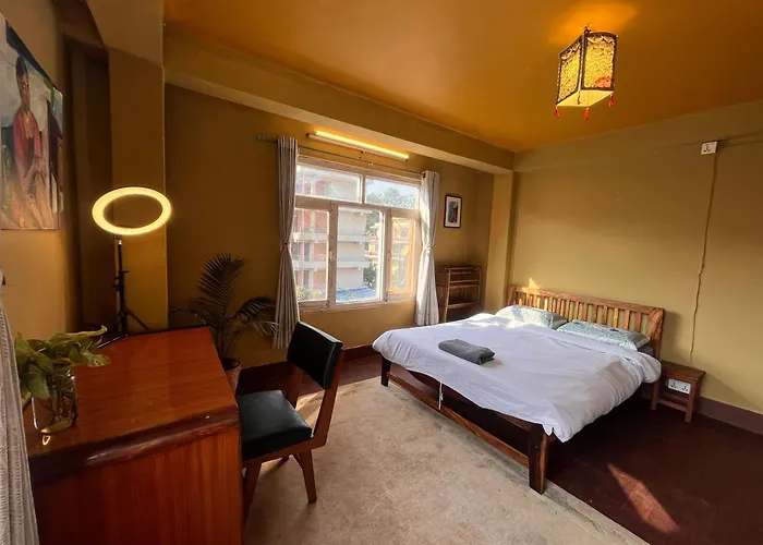 Sunny Side Up Top-Floor Apartment