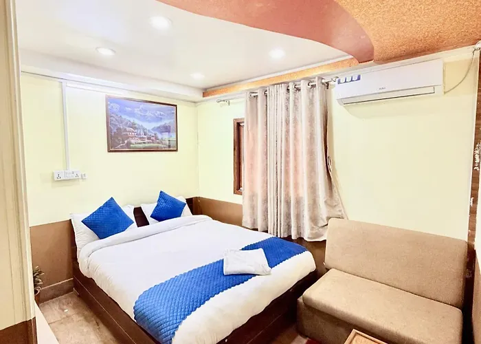 Hotel Sakura & Tandoori Restaurant
