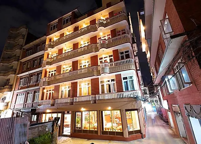 Hotel Triratna