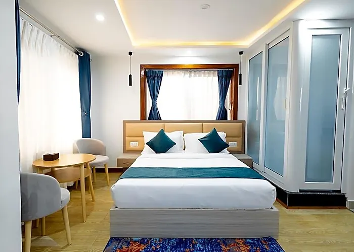 Srk Service Apartment And Hotel
