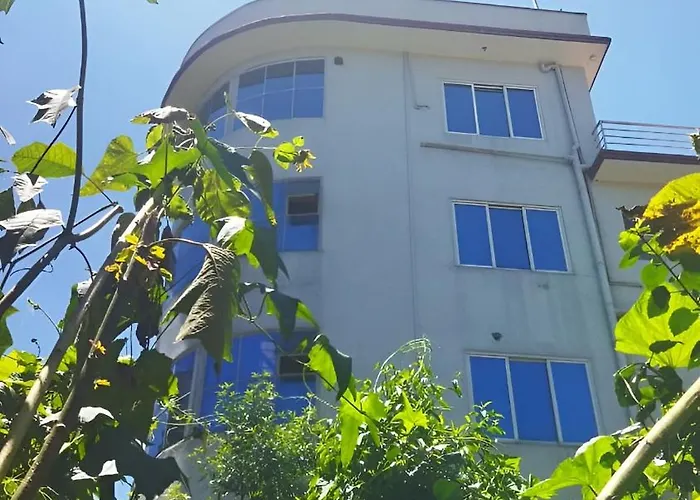 Eleganzo - The Homestay County